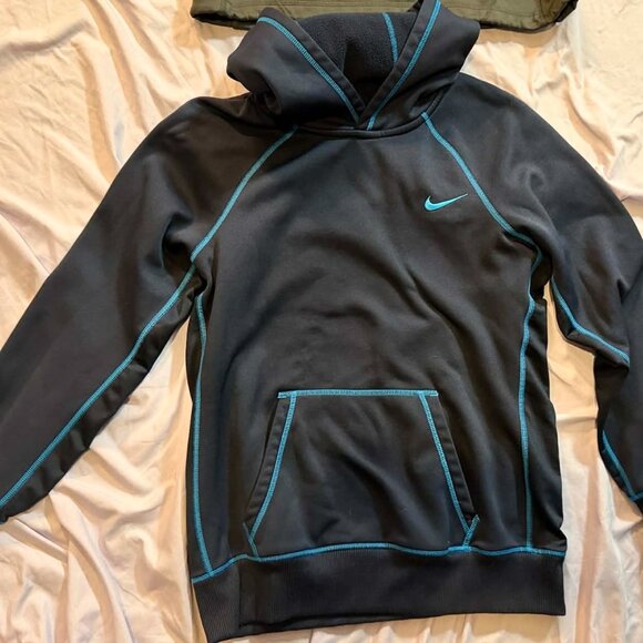 TWO Nike Therma Fit Hoodies - SIZE SM/MED - 1 Grey and 1 Blue - Picture 6 of 9